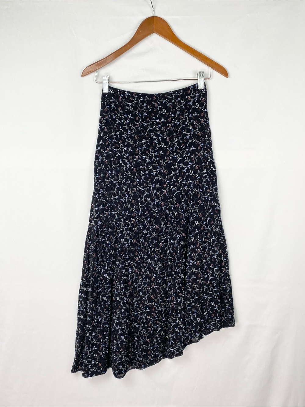Forever‎ 21 Asymmetrical Floral MIDI Skirt Size Small blqck